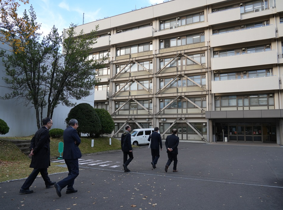 会員向け講演会と研究室見学を開催しました。