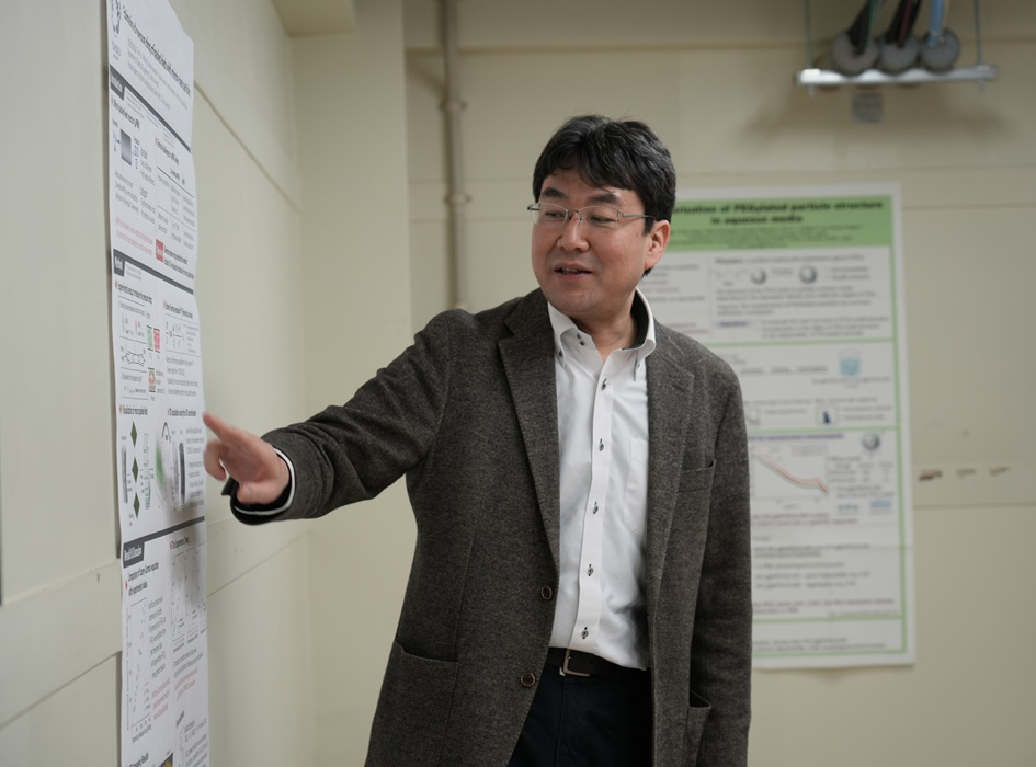 会員向け講演会と研究室見学を開催しました。
