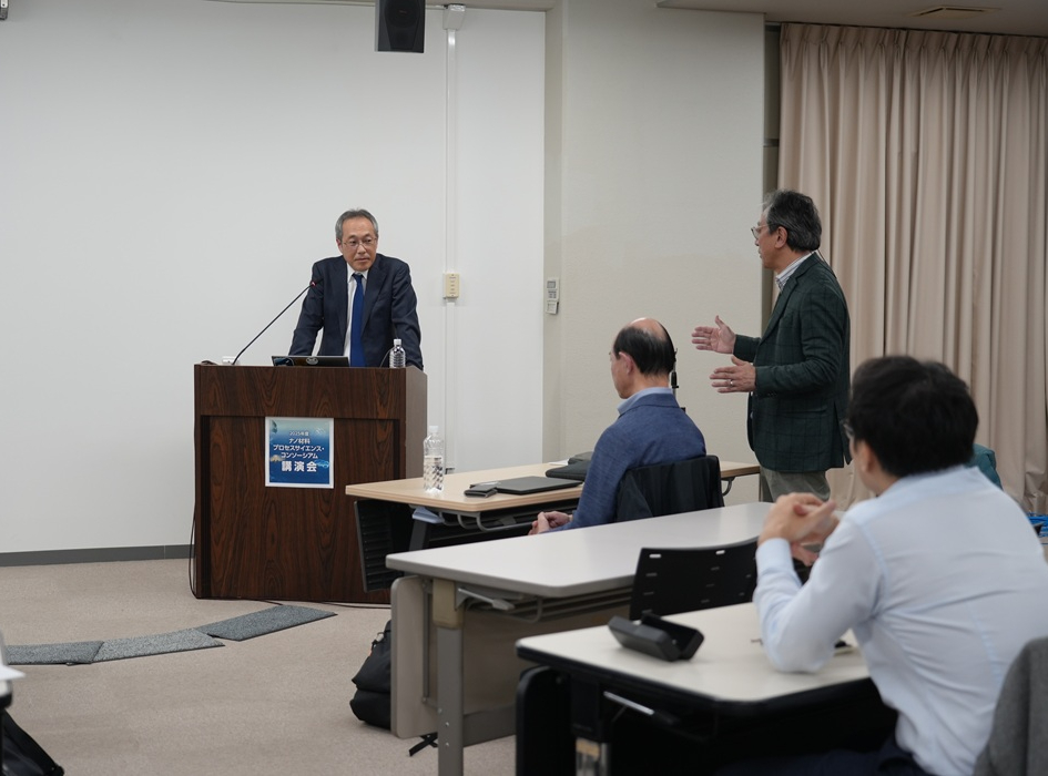 会員向け講演会と研究室見学を開催しました。