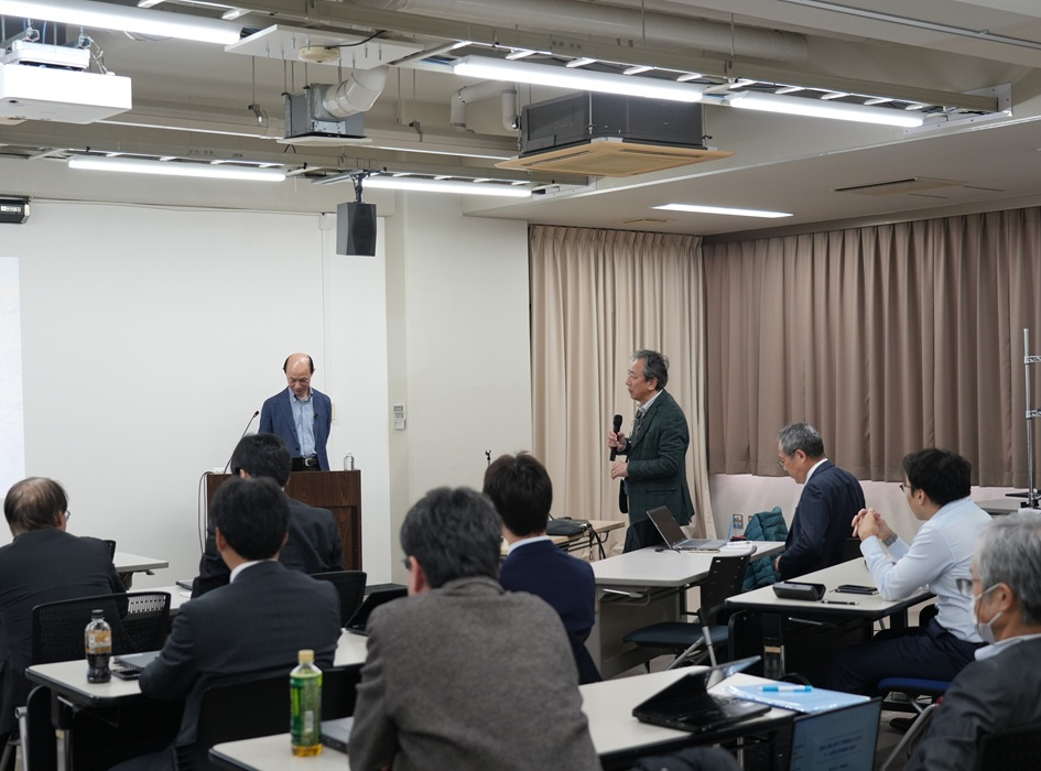 会員向け講演会と研究室見学を開催しました。